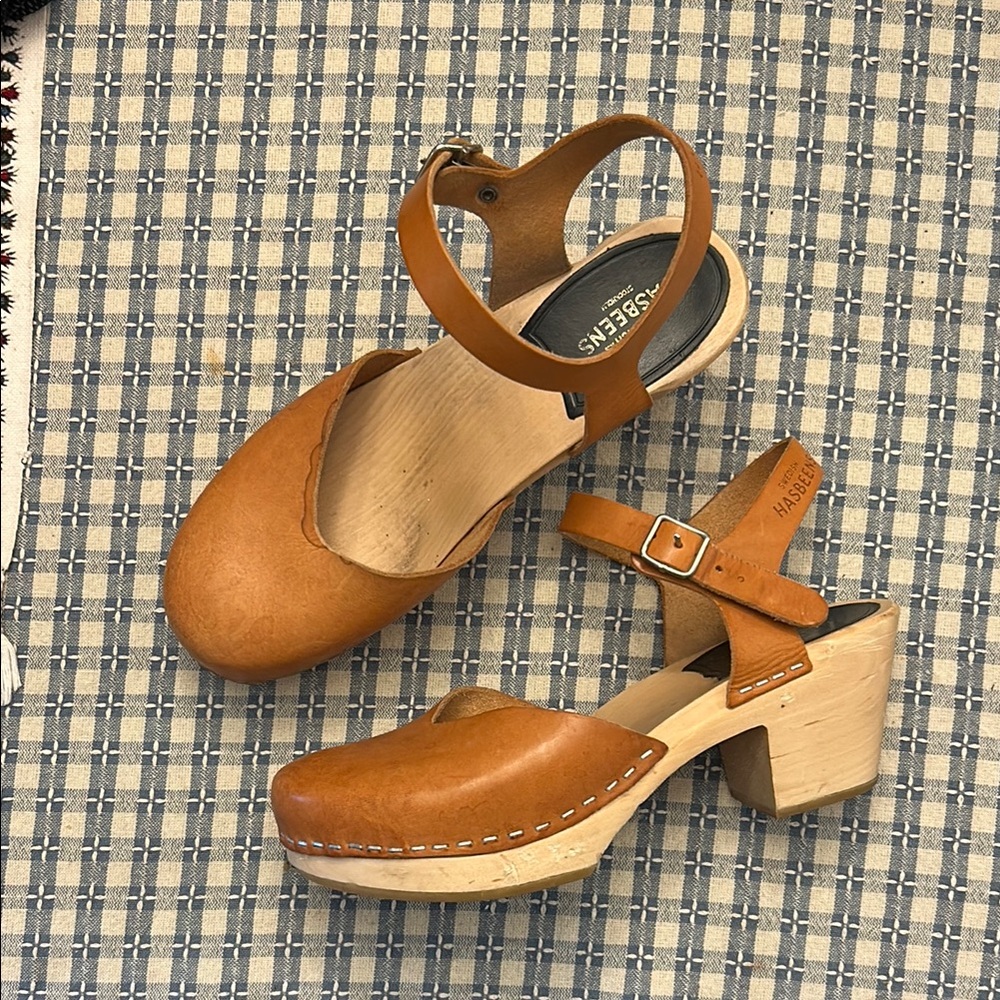 Swedish Hasbeens Women's Tan Leather Clogs